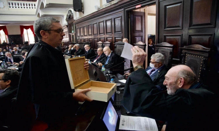 Presidida pelo chefe do Judiciário estadual pernambucano, desembargador Ricardo Paes Barreto, a sessão foi realizada, na Sala de Sessões Des. Antônio de Brito Alves/Foto: Ivaldo Reges