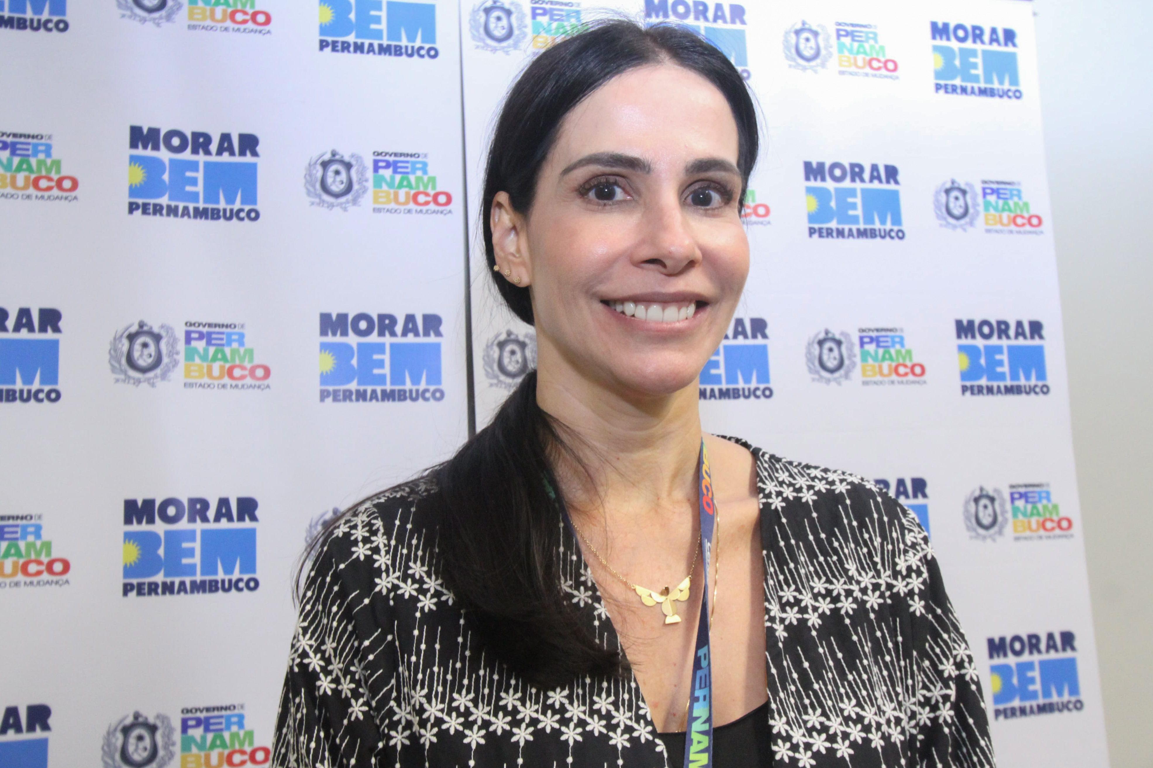 "Estamos executando essas obras com os recursos de habitação previstos no orçamento do governo", reforça a secretária de Desenvolvimento Urbano e Habitação, Simone Nunes