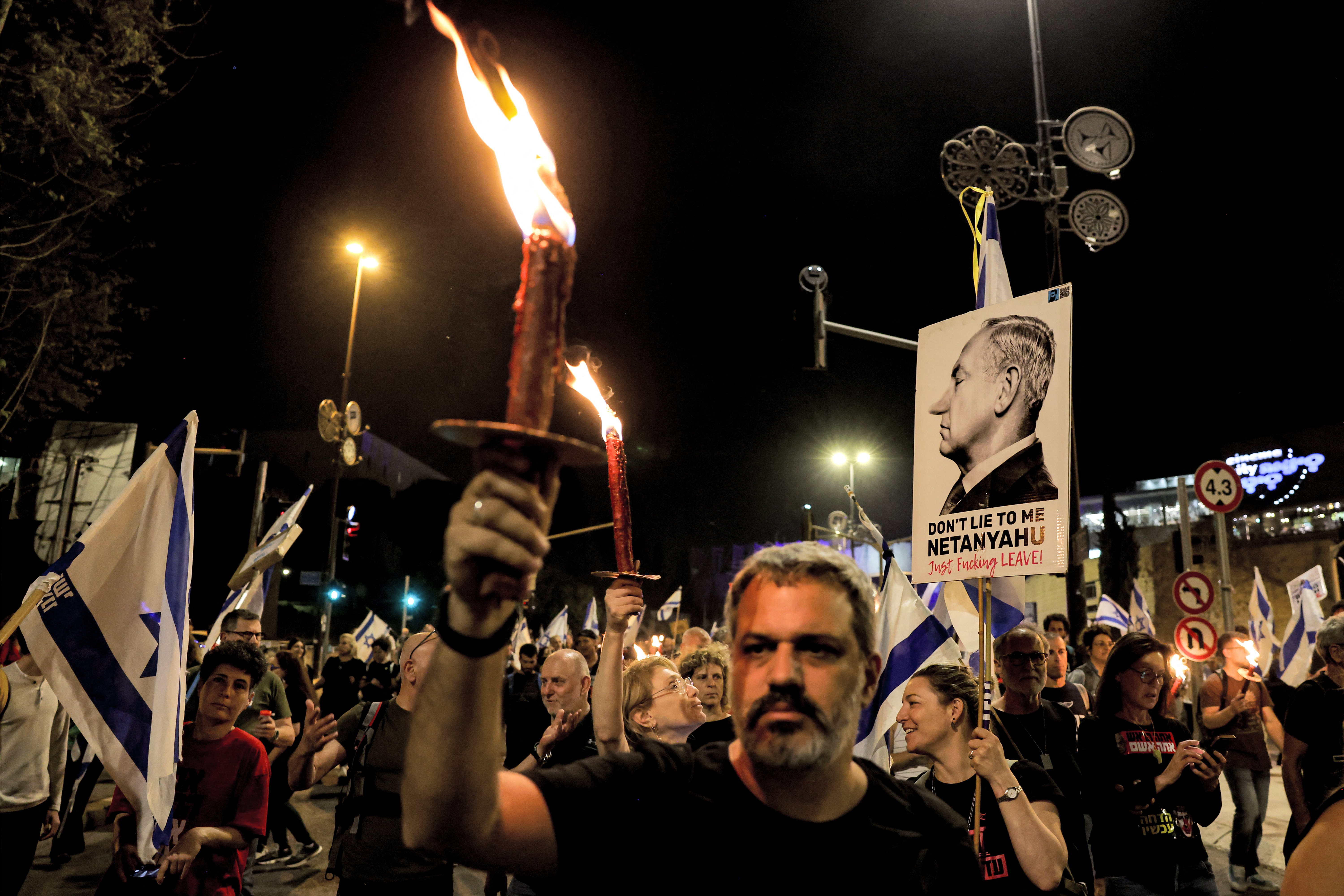Durante dois dias de manifestações, foram contabilizadas aproximadamente 100 mil pessoas/foto: AHMAD GHARABLI / AFP Durante dois dias de manifestações, foram contabilizadas aproximadamente 100 mil pessoas/foto: AHMAD GHARABLI / AFP