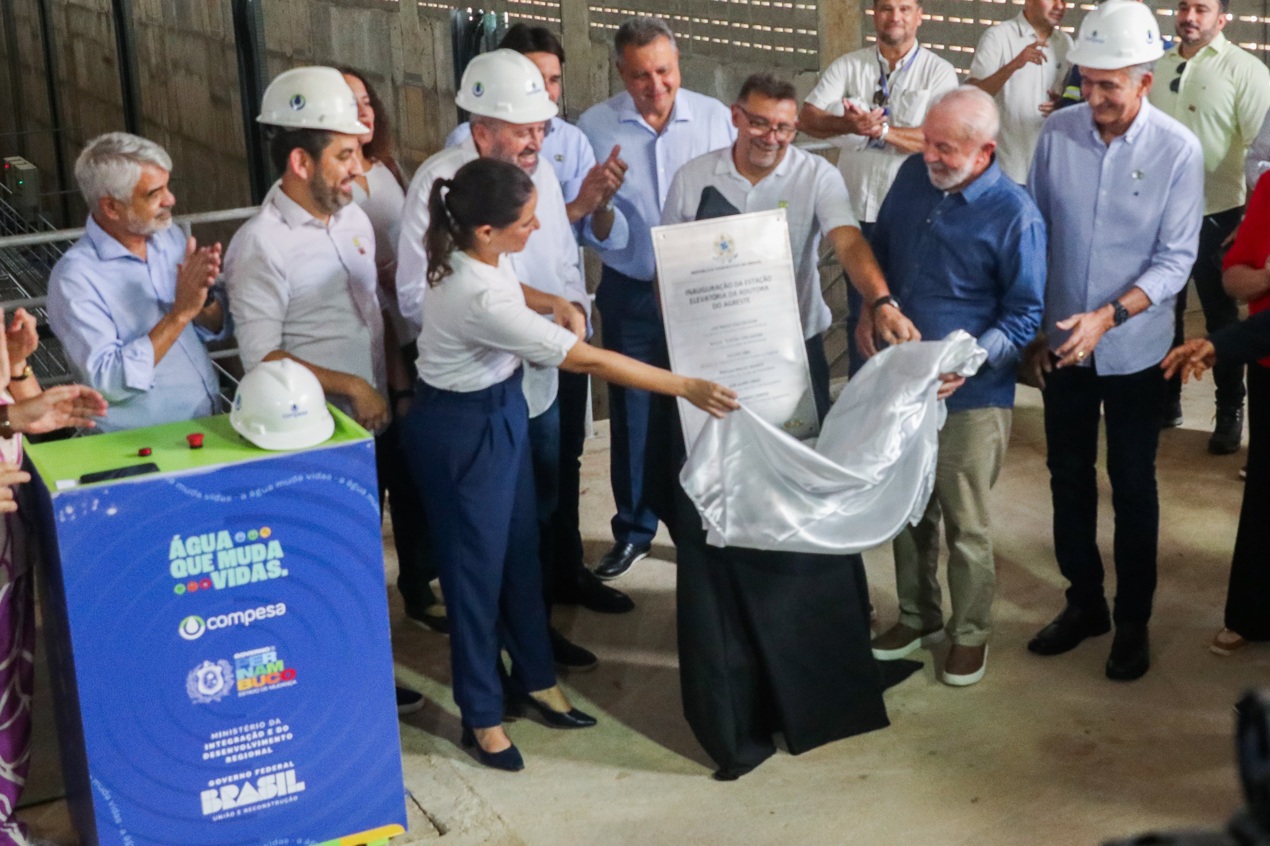 Lula (PT) e Raquel Lyra (PSDB) acionaram a Estação Elevatória da Primeira Etapa da Adutora do Agreste/Sandy James/DP Lula (PT) e Raquel Lyra (PSDB) acionaram a Estação Elevatória da Primeira Etapa da Adutora do Agreste/Sandy James/DP