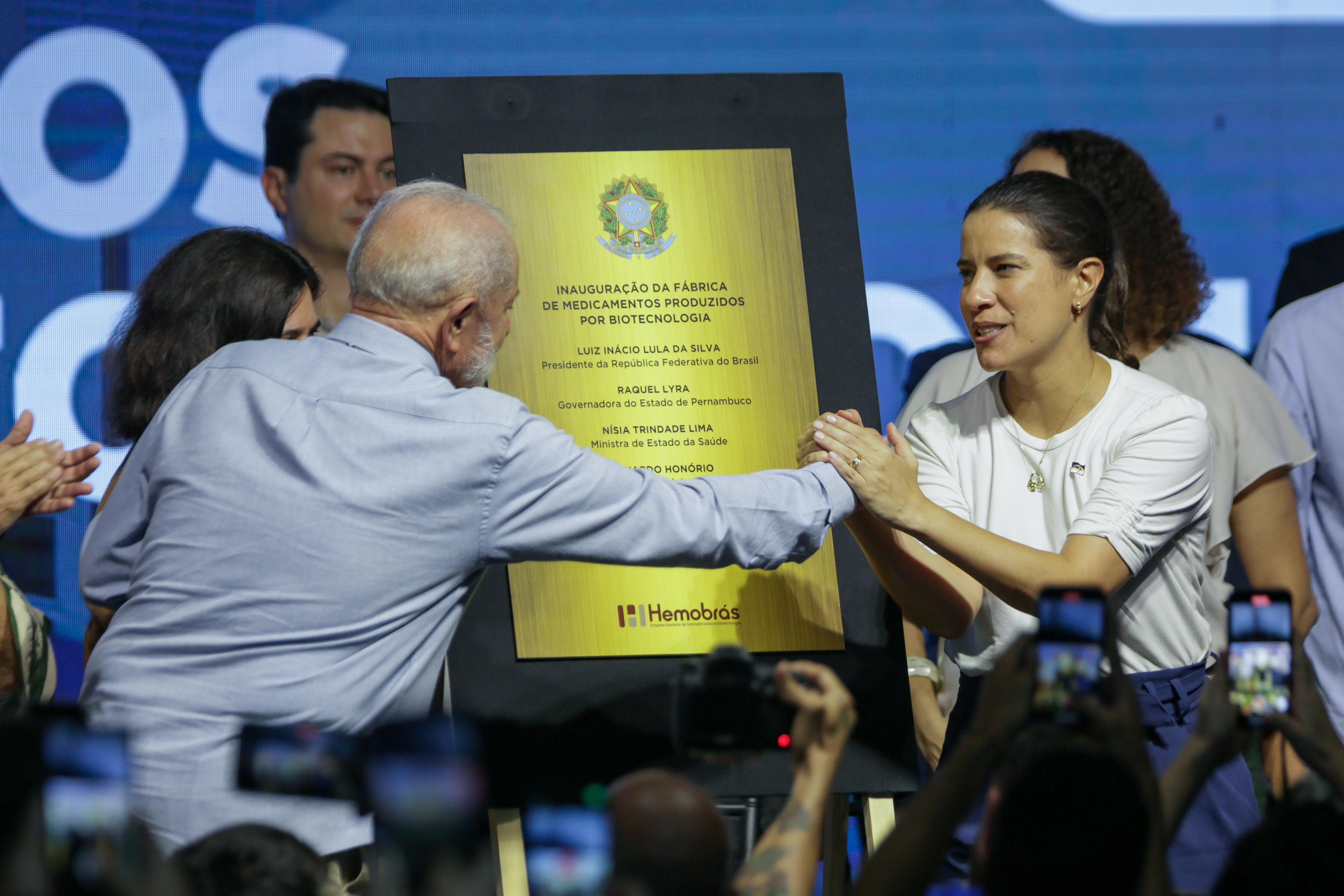Lula e Raquel Lyra fábrica de medicamentos da Hemobrás em Goiana/Rafael Vieira/DP Lula e Raquel Lyra fábrica de medicamentos da Hemobrás em Goiana/Rafael Vieira/DP