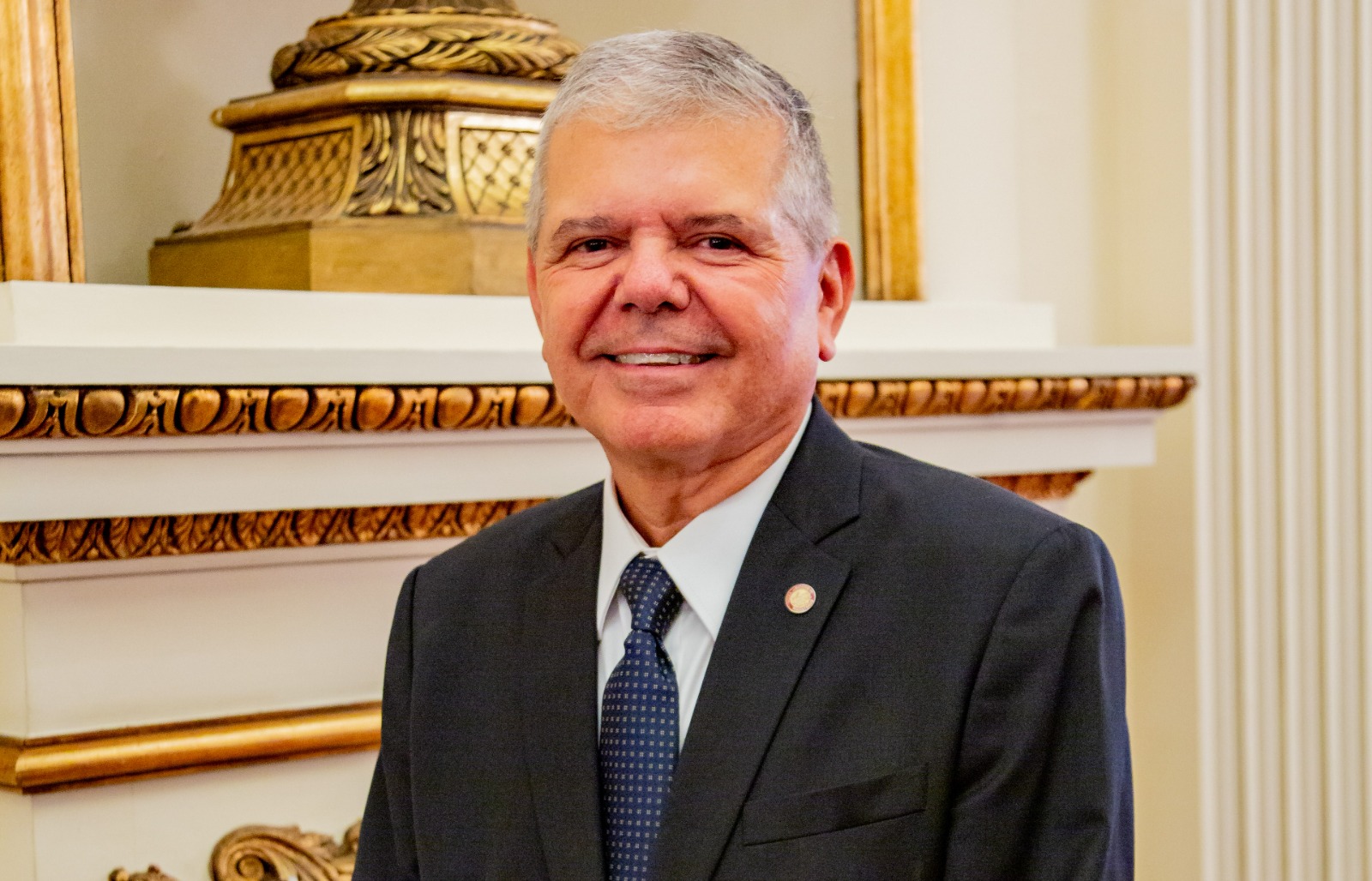 Ricardo Paes Barreto vai assumir a cadeira do prefeito por conta de uma viagem a trabalho que João Campos (PSB) fará para os Estados Unidos/Foto: Ivaldo Reges Ricardo Paes Barreto vai assumir a cadeira do prefeito por conta de uma viagem a trabalho que João Campos (PSB) fará para os Estados Unidos/Foto: Ivaldo Reges