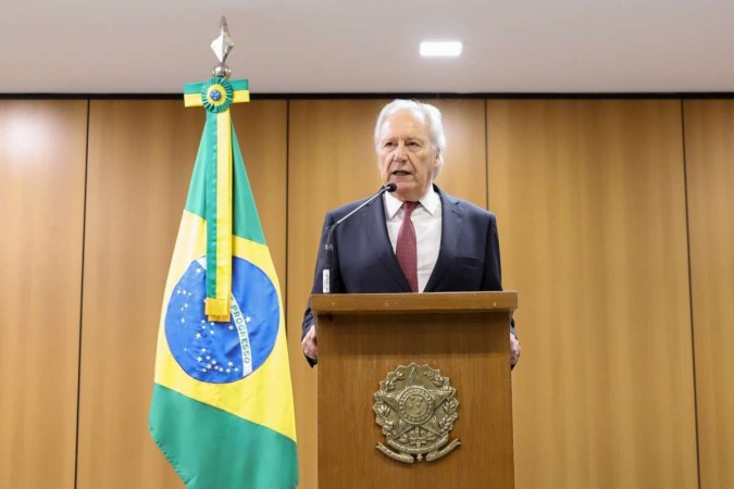 Lewandowski demitiu o diretor do presídio federal de Mossoró (RN), Humberto Gleydson Fontinele. Ele estava afastado desde a fuga de Deibson Cabral Nascimento e Rogério da Silva Mendonça/foto: Jamile Ferraris/MJSP Lewandowski demitiu o diretor do presídio federal de Mossoró (RN), Humberto Gleydson Fontinele. Ele estava afastado desde a fuga de Deibson Cabral Nascimento e Rogério da Silva Mendonça/foto: Jamile Ferraris/MJSP