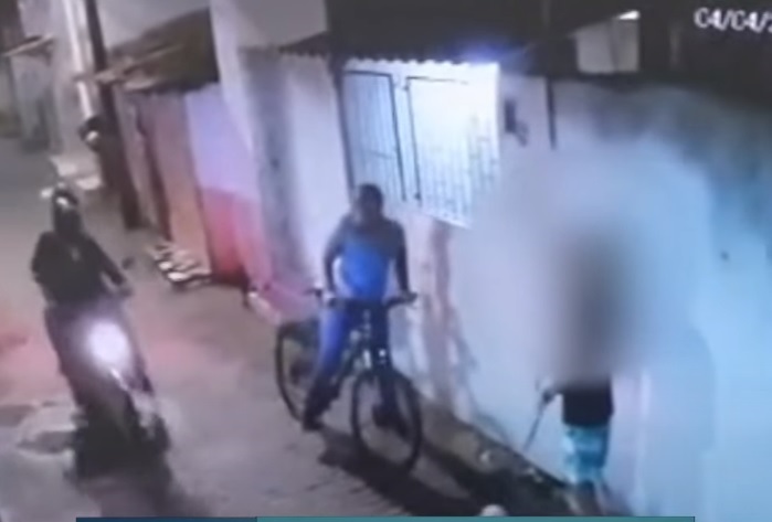 Homem que estava de bicicleta foi assassinado por ocupantes de moto/Foto: Reprodução: Redes Sociais