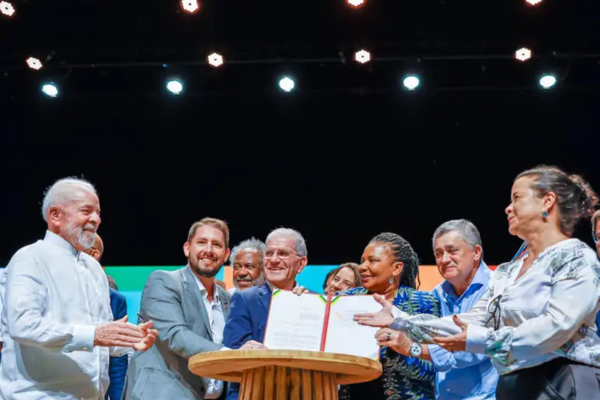 Presidente da República, Luiz Inácio Lula da Silva, durante a cerimônia de Sanção do Projeto de Lei nº 9474/2018, que institui marco regulatório do Sistema Nacional de Cultura, no Teatro Luiz Mendonça/Crédito: Ricardo Stuckert/PR Presidente da República, Luiz Inácio Lula da Silva, durante a cerimônia de Sanção do Projeto de Lei nº 9474/2018, que institui marco regulatório do Sistema Nacional de Cultura, no Teatro Luiz Mendonça/Crédito: Ricardo Stuckert/PR
