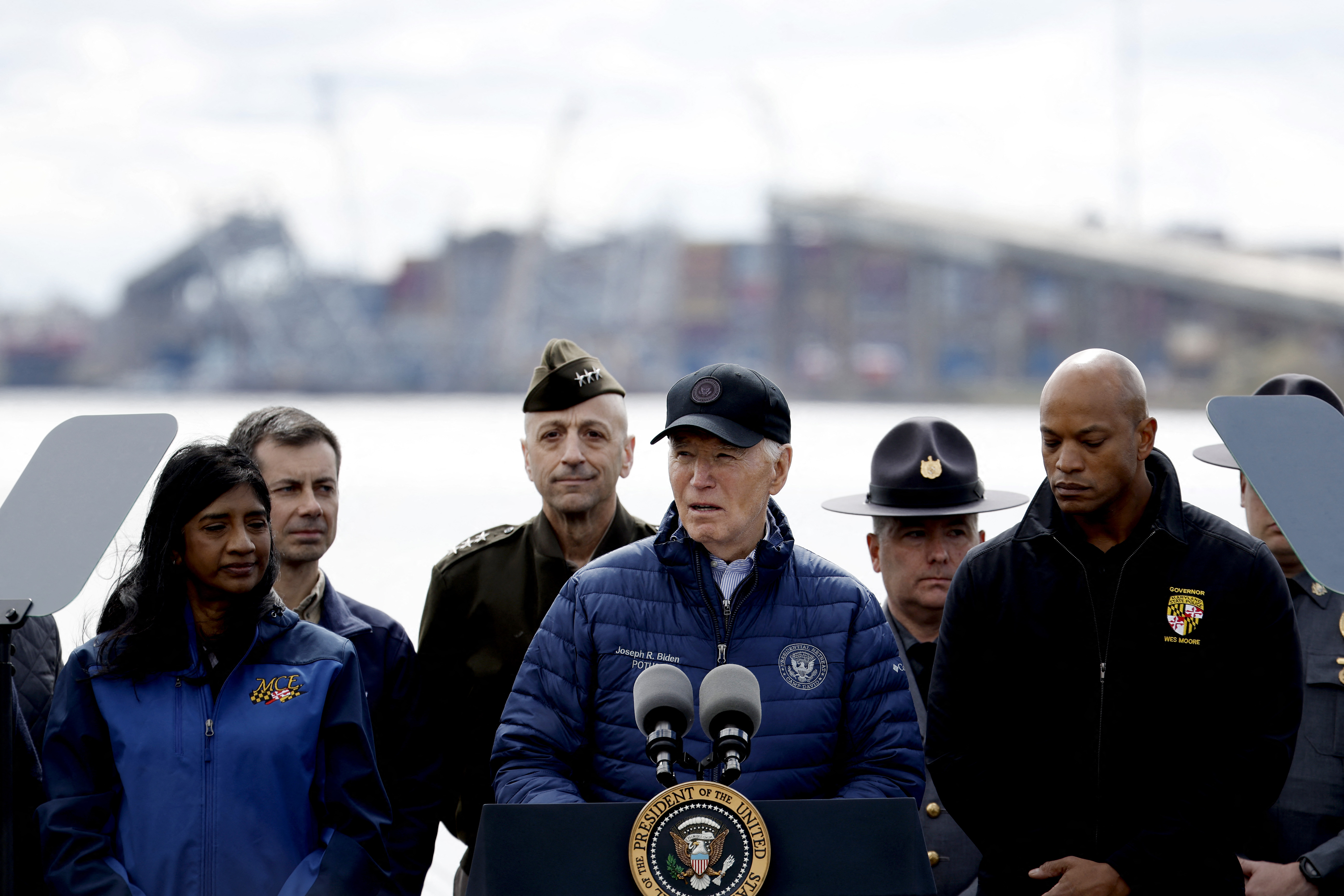 Biden prestou homenagem trabalhadores mortos durante o colapso/foto: Anna Moneymaker / GETTY IMAGES NORTH AMERICA / Getty Images via AFP Biden prestou homenagem trabalhadores mortos durante o colapso/foto: Anna Moneymaker / GETTY IMAGES NORTH AMERICA / Getty Images via AFP