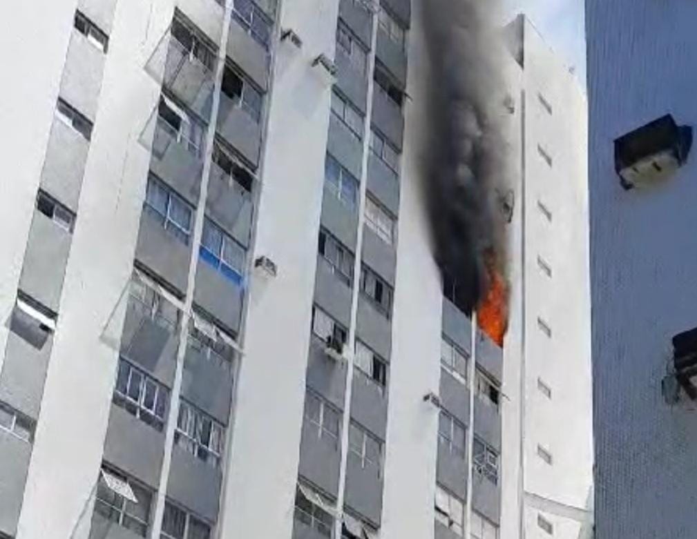 Fogo e fumaça saíram de apartamento/Foto: Cortesia Fogo e fumaça saíram de apartamento/Foto: Cortesia