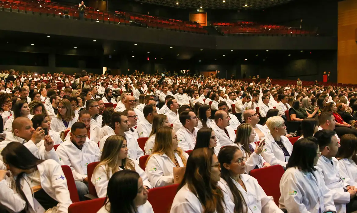 Entre 1990 e 2023, a população médica registrou crescimento médio de 5% ao ano/Foto: Wilson Dias/Agência Brasil Entre 1990 e 2023, a população médica registrou crescimento médio de 5% ao ano/Foto: Wilson Dias/Agência Brasil