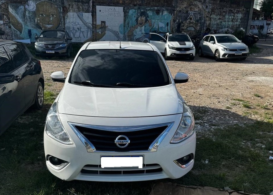 Carro encontrado após crime foi levado para a sede do Depatri, no Recife/Foto: Arquivo/DP Carro encontrado após crime foi levado para a sede do Depatri, no Recife/Foto: Arquivo/DP