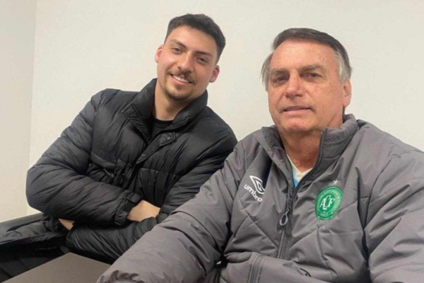 A dívida é arrolada na denúncia do Ministério Público do Distrito Federal e Territórios (MPDFT) contra Jair Renan/Crédito: Reprodução/Instagram @jairbolsonaro_jr A dívida é arrolada na denúncia do Ministério Público do Distrito Federal e Territórios (MPDFT) contra Jair Renan/Crédito: Reprodução/Instagram @jairbolsonaro_jr