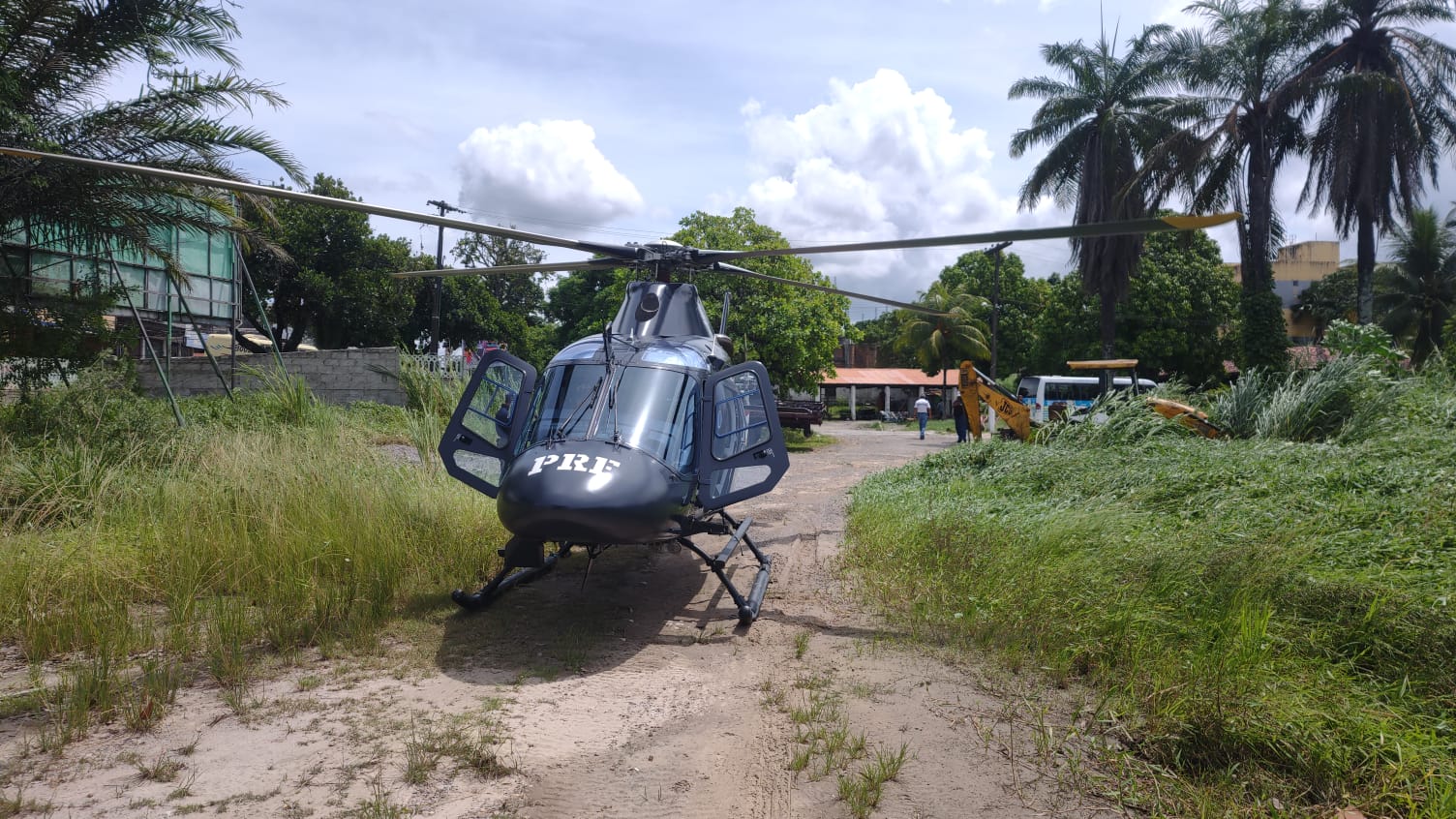 O acionamento do helicóptero foi feito por volta do meio-dia pela central de regulação/Foto: Divulgação/PRF O acionamento do helicóptero foi feito por volta do meio-dia pela central de regulação/Foto: Divulgação/PRF