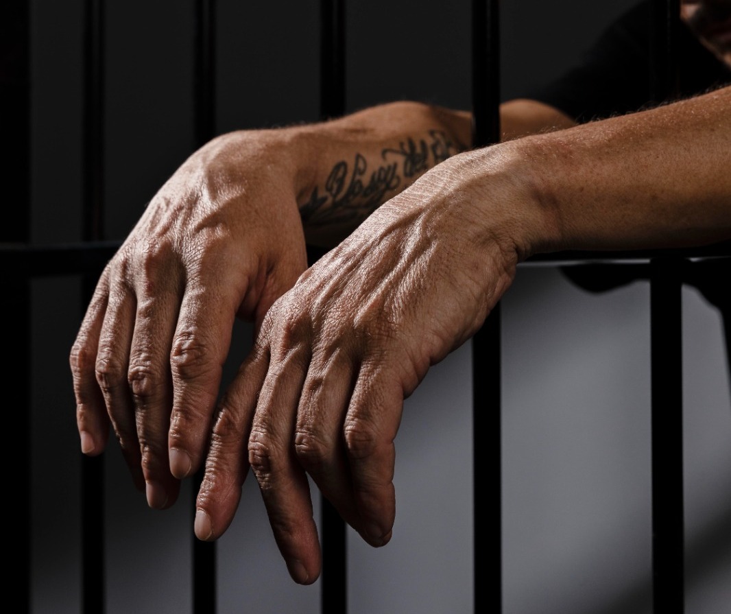 A saidinha, como é conhecido o benefício, é válida para detentos que já estão em regime semiaberto/foto: Freepik A saidinha, como é conhecido o benefício, é válida para detentos que já estão em regime semiaberto/foto: Freepik