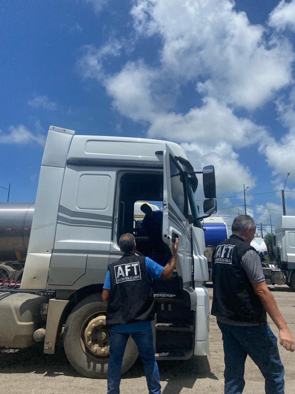 Fiscais abordaram caminhoneiros em Suape
