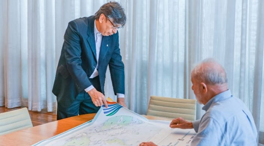 Lula foi o primeiro a receber o mapa 