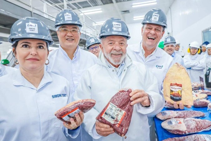 Lula em Campo Grande, ao lado dos ministros Simone Tebet e Carlos Fávaro (D): US$ 1 trilhão em 10 anos - (crédito: Ricardo Stuckert/PR)/ Lula em Campo Grande, ao lado dos ministros Simone Tebet e Carlos Fávaro (D): US$ 1 trilhão em 10 anos - (crédito: Ricardo Stuckert/PR)/