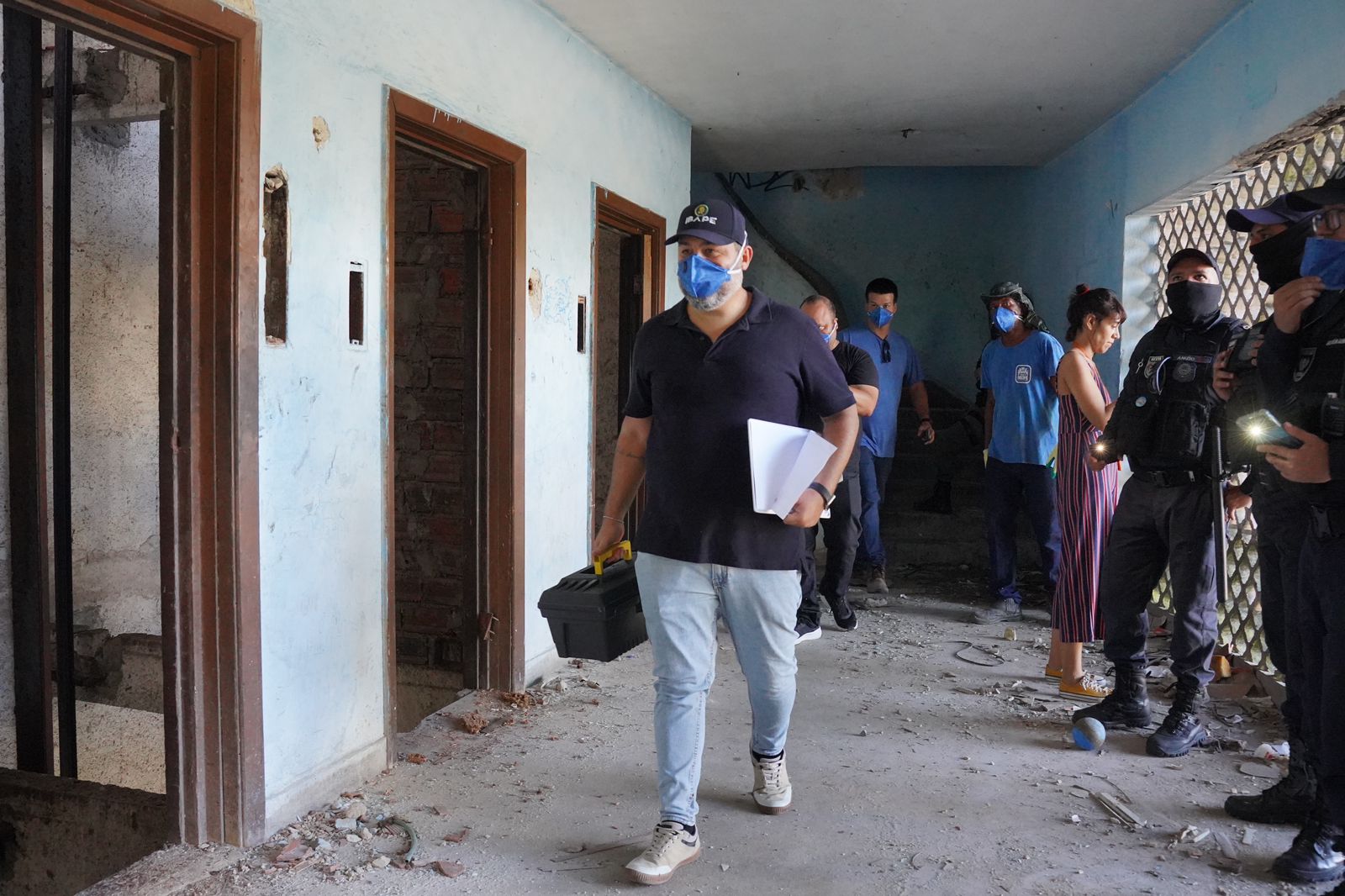 A vistoria foi acompanhada por guardas municipais e policiais militares que deram apoio e segurança a equipe de peritos
