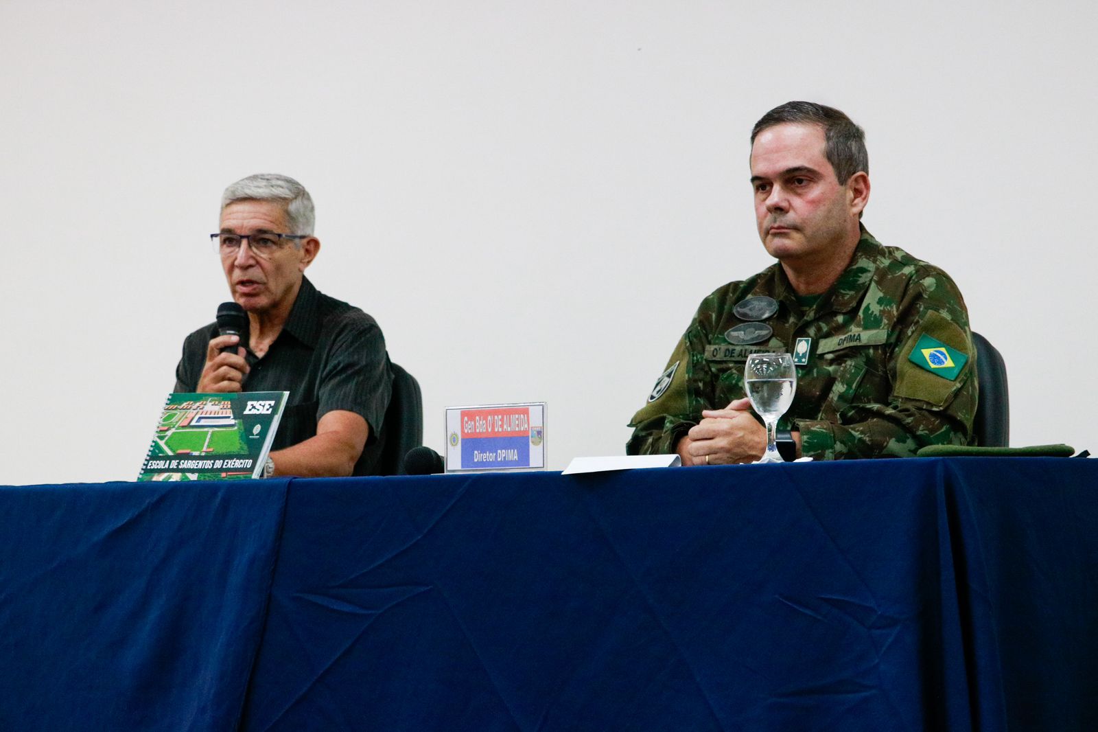 Generais repassaram informações sobre projeto da Escola de Sargentos/Foto: Marina Torres/DP Generais repassaram informações sobre projeto da Escola de Sargentos/Foto: Marina Torres/DP