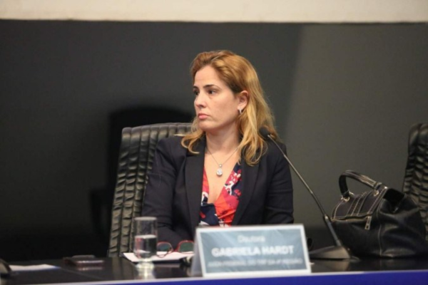 De acordo com investigação feita pela corregedoria do CNJ, Gabriela Hardt cometeu irregularidades ao homologar um contrato que permitia a criação de uma entidade privada, do terceiro setor, para gerir recursos recuperados pela Lava-Jato/Crédito: Gil Ferreira/Agência CNJ De acordo com investigação feita pela corregedoria do CNJ, Gabriela Hardt cometeu irregularidades ao homologar um contrato que permitia a criação de uma entidade privada, do terceiro setor, para gerir recursos recuperados pela Lava-Jato/Crédito: Gil Ferreira/Agência CNJ