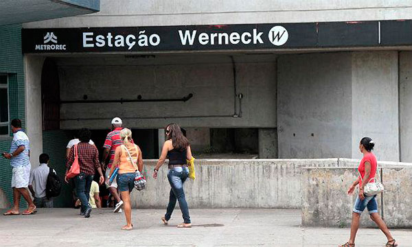 A tentativa de fuga dos criminosos foi registrada por câmeras de segurança da CBTU/Foto: Metrô Recife A tentativa de fuga dos criminosos foi registrada por câmeras de segurança da CBTU/Foto: Metrô Recife