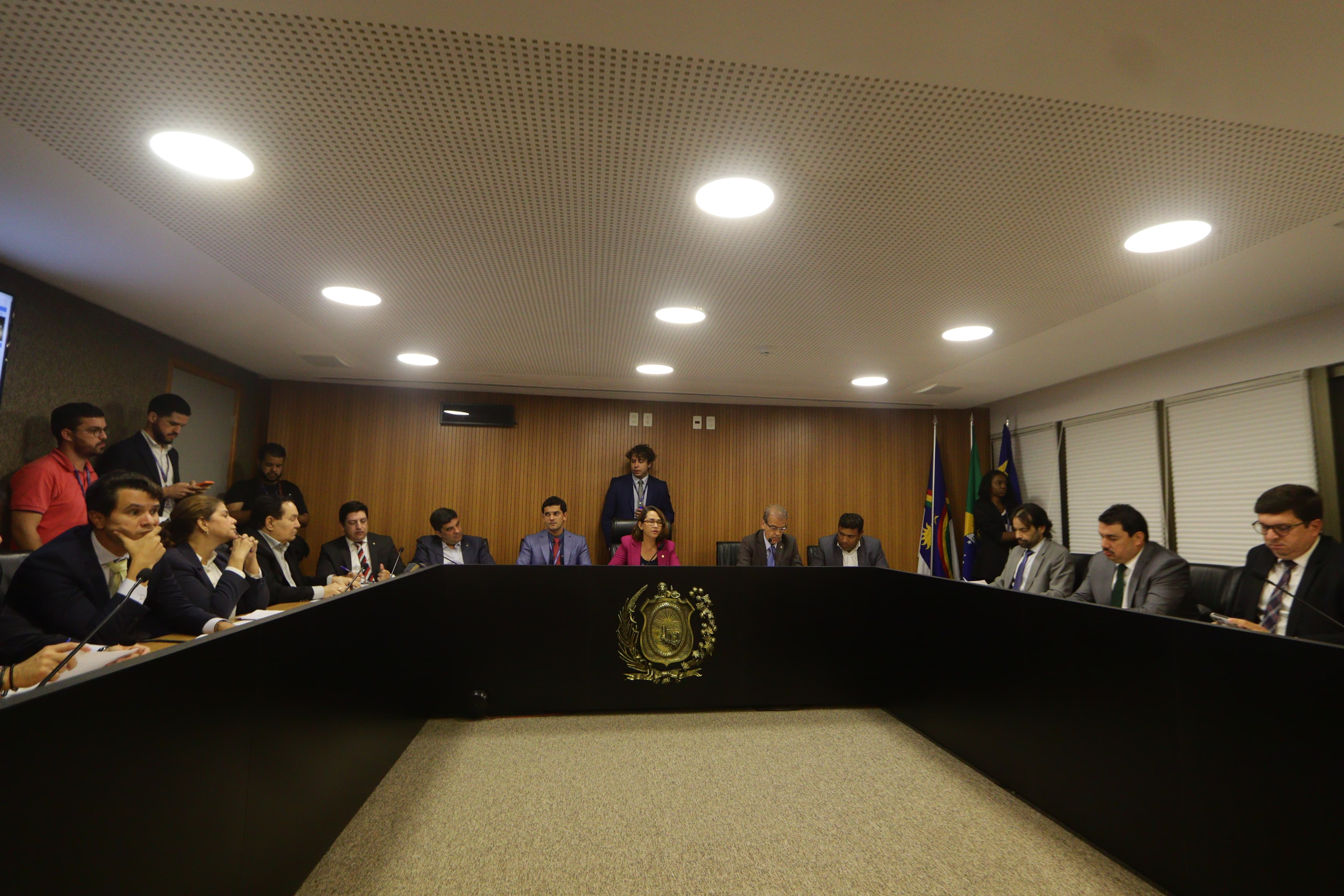 Comissão de Finanças votou extinção das faixas salariais de PMs e bombeiros/Priscilla Melo/DP