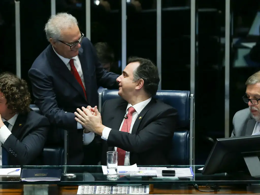 Sessão do Senado que aprovou isenção do Imposto de Renda para quem ganha até dois salários mínimos/foto: Lula Marques/Agência Brasil Sessão do Senado que aprovou isenção do Imposto de Renda para quem ganha até dois salários mínimos/foto: Lula Marques/Agência Brasil