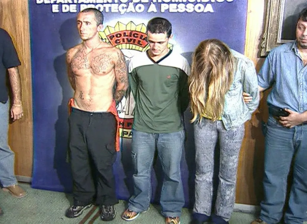 Da esquerda para a direita: Cristian Cravinhos, Daniel e Suzane von Richthofen, em 2002/foto: Reprodução/ Globo News Da esquerda para a direita: Cristian Cravinhos, Daniel e Suzane von Richthofen, em 2002/foto: Reprodução/ Globo News