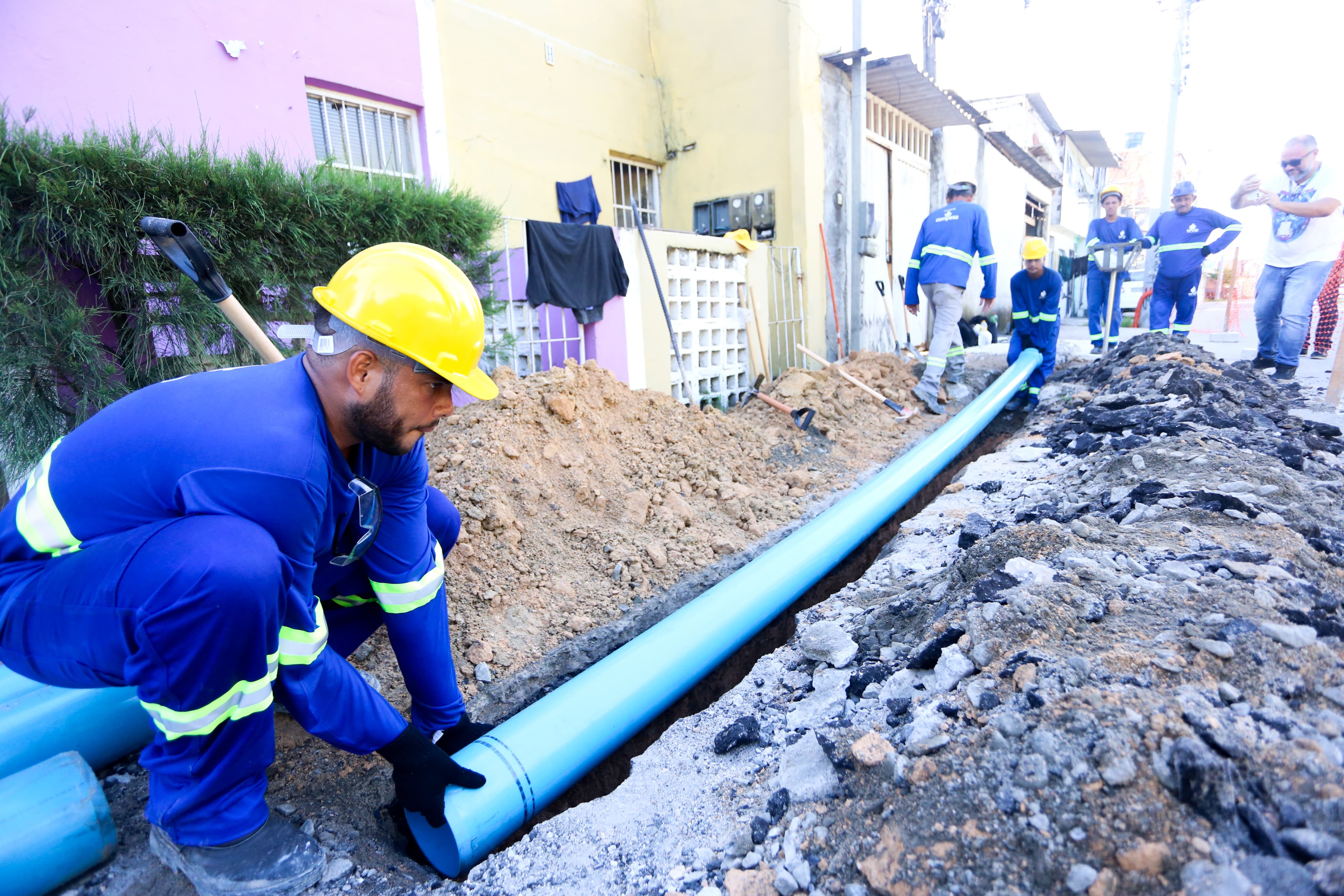 As tubulações serão interligadas à rede existente na Rua Doutor Antônio Correia de Oliveira/Foto: Aluísio Moreira As tubulações serão interligadas à rede existente na Rua Doutor Antônio Correia de Oliveira/Foto: Aluísio Moreira