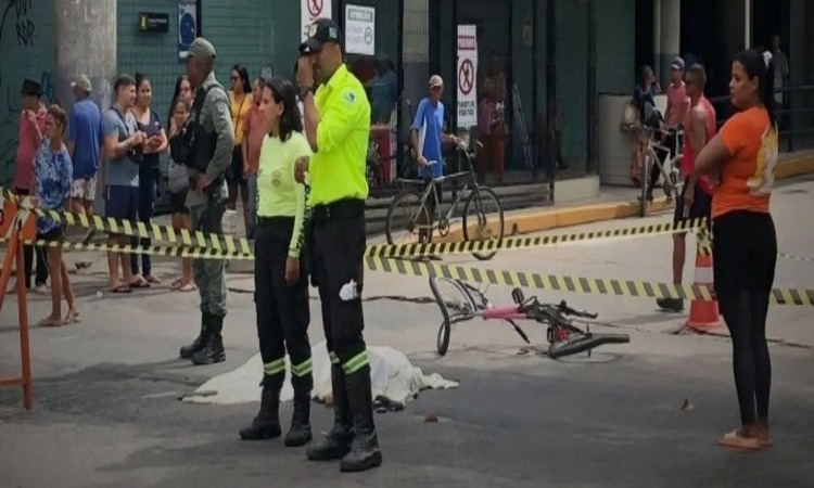 Segundo informações extraoficiais, ele estava pegando uma "carona" no caminhão/Foto: Reprodução/Redes Sociais