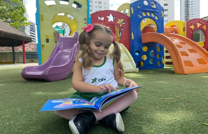 Leitura na primeira infância acarreta em vários benefícios, inclusive a ampliação do vocabulário