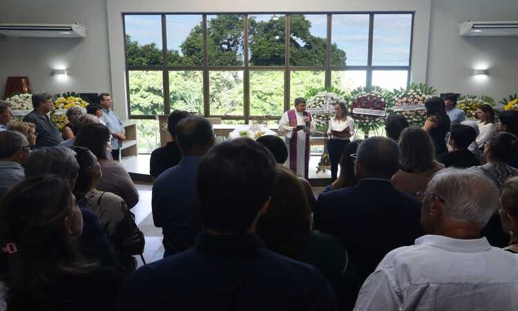 O velório e sepultamento de Marcelo Araújo aconteceu no Cemitério Morada da Paz, em Paulista, no Grande Recife, nesta quinta (18)/Foto: Priscilla Melo/DP O velório e sepultamento de Marcelo Araújo aconteceu no Cemitério Morada da Paz, em Paulista, no Grande Recife, nesta quinta (18)/Foto: Priscilla Melo/DP