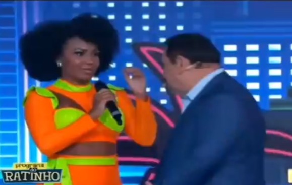 Cintia Mello usou as redes sociais para comentar o episódio/foto: Reprodução/Programa do Ratinho Cintia Mello usou as redes sociais para comentar o episódio/foto: Reprodução/Programa do Ratinho