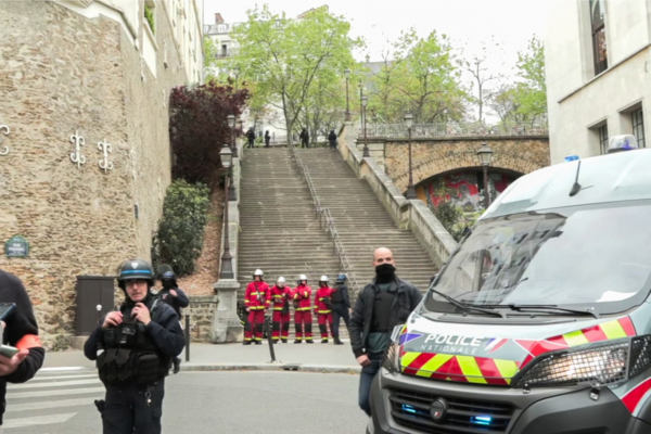 Perímetro de segurança policial próximo ao consulado do Irã em Paris, pois uma pessoa era suspeita de entrar no prédio com explosivos/Crédito: LAETITIA PERON, FABIEN DALLOT / AFPTV / AFP Perímetro de segurança policial próximo ao consulado do Irã em Paris, pois uma pessoa era suspeita de entrar no prédio com explosivos/Crédito: LAETITIA PERON, FABIEN DALLOT / AFPTV / AFP