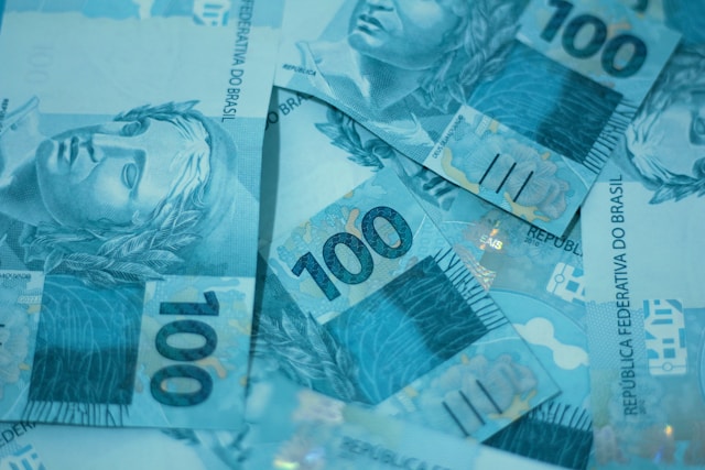 A diferença de 14,4 vezes entre os 10% das maiores faixas de renda e os 40% das menores é a mesma de 2022/Crédito: Daniel Dan / Unsplash A diferença de 14,4 vezes entre os 10% das maiores faixas de renda e os 40% das menores é a mesma de 2022/Crédito: Daniel Dan / Unsplash