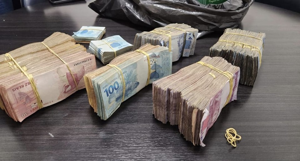 As cédulas estavam dentro de uma sacola que estava escondida na caixa de cerveja que foi enviada ao secretário Wilson de Paula 