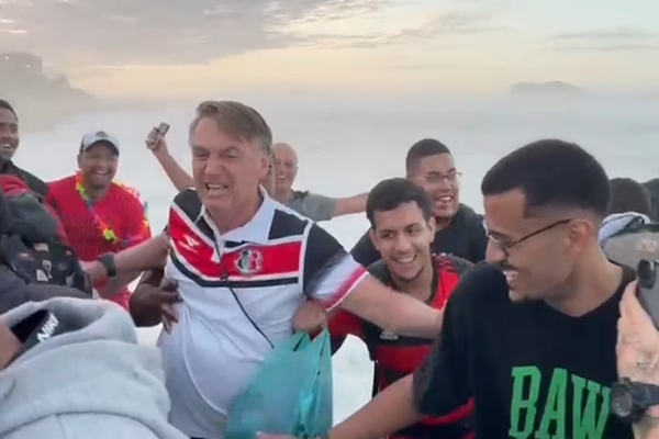 Ex-presidente Jair Bolsonaro e apoiadores/Foto: Reprodução Ex-presidente Jair Bolsonaro e apoiadores/Foto: Reprodução