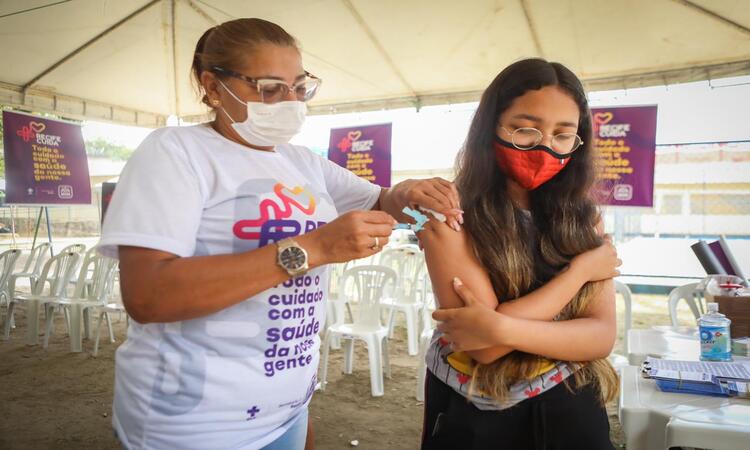 A partir desta segunda-feira (22/04), o público-alvo será expandido para pessoas da faixa etária dos 9 aos 19 anos, e o esquema vacinal será aplicado com dose única./Foto: Ivison Gambarra/PCR A partir desta segunda-feira (22/04), o público-alvo será expandido para pessoas da faixa etária dos 9 aos 19 anos, e o esquema vacinal será aplicado com dose única./Foto: Ivison Gambarra/PCR