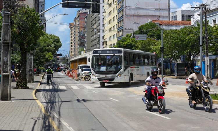 A Autarquia de Trânsito e Transporte Urbano do Recife (CTTU) montou um desvio de circulação na Av. Conde da Boa Vista/Foto: Rafael Vieira/DP foto A Autarquia de Trânsito e Transporte Urbano do Recife (CTTU) montou um desvio de circulação na Av. Conde da Boa Vista/Foto: Rafael Vieira/DP foto