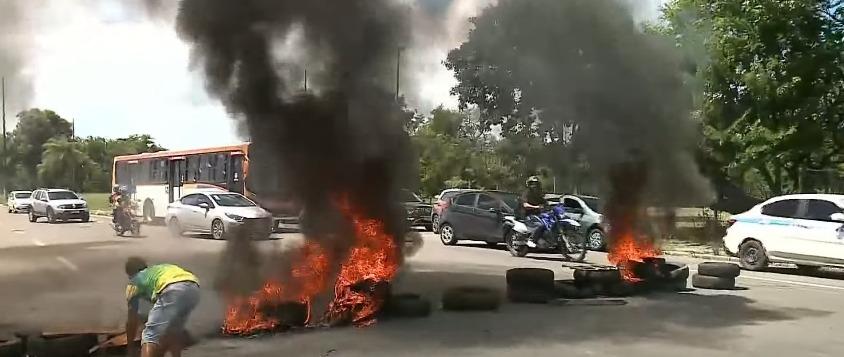 Manifestação aconteceu nesta segunda (22)/Reprodução de vídeo Manifestação aconteceu nesta segunda (22)/Reprodução de vídeo