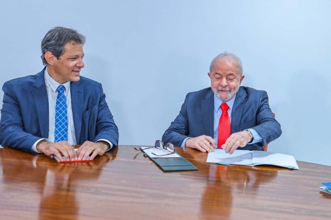 Para Lula, "Haddad, em vez de ler um livro, tem que perder algumas horas conversando no Senado e na Câmara"