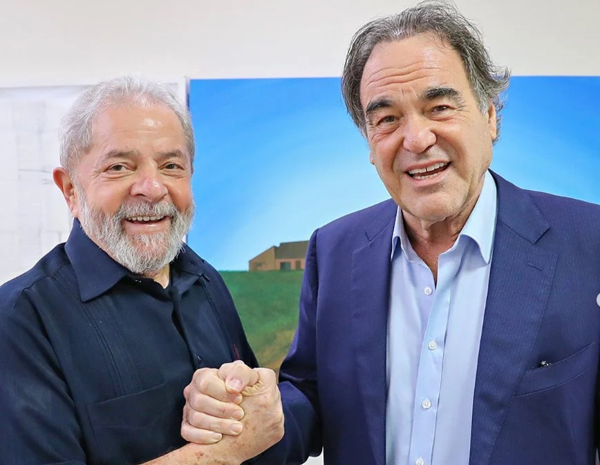 Presidente Luiz Inácio Lula da Silva e o cineasta americano Oliver Stone/foto: Reprodução/Redes Sociais Presidente Luiz Inácio Lula da Silva e o cineasta americano Oliver Stone/foto: Reprodução/Redes Sociais