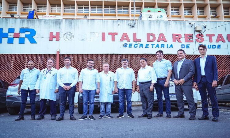 O ato foi oficializado no Hospital da Restauração e também contou com a presença dos diretores do HR erepresentantes do partido/Foto: Igor Toscano O ato foi oficializado no Hospital da Restauração e também contou com a presença dos diretores do HR erepresentantes do partido/Foto: Igor Toscano