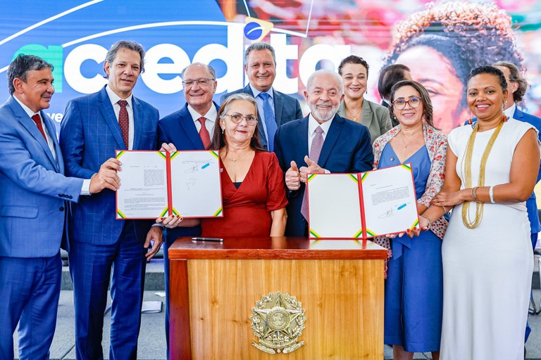 Presidente Lula, ministros, autoridades e potenciais usuários das novas opções de crédito no evento de lançamento do Acredita/Ricardo Stuckert / PR Presidente Lula, ministros, autoridades e potenciais usuários das novas opções de crédito no evento de lançamento do Acredita/Ricardo Stuckert / PR