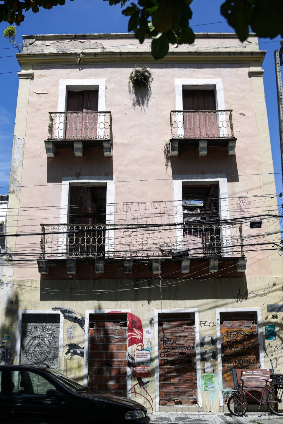 Além da restauração do sobrado onde viveu a escritora ucraniana, no Centro do Recife, novas ações incluídas no projeto de homenagem cultural foram anunciados hoje (24)./Foto: Rafael Viera/DP
