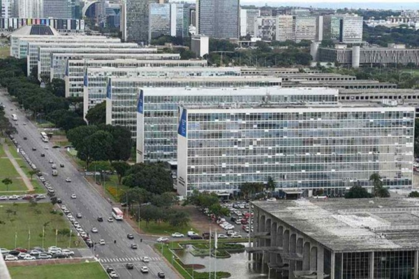 A Gestão afirma que os salários serão reajustados em parcelas em 2025 e 2026/crédito: Edilson Rodrigues/Agência Senado