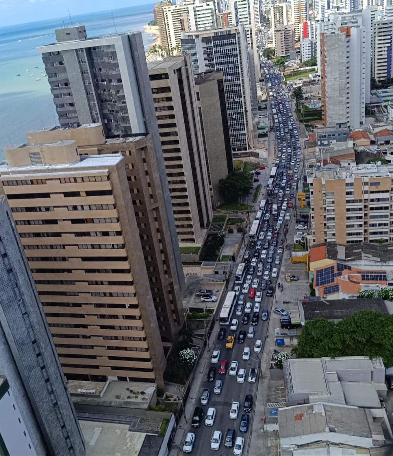 O fluxo intenso no sentido Candeias - Piedade foi registrado por quem mora na região./Foto: Reprodução/Instagram O fluxo intenso no sentido Candeias - Piedade foi registrado por quem mora na região./Foto: Reprodução/Instagram
