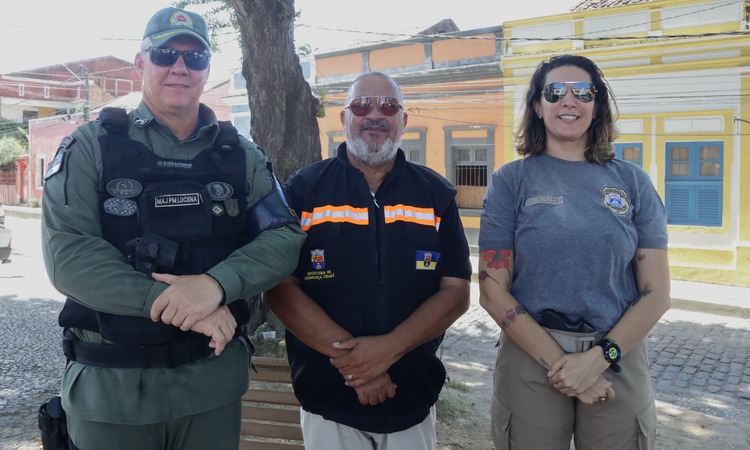 O Secretário de Segurança Cidadã Coronel Pereira Neto, a delegada Euricelia Nogueira (PCPE) e o Major Lucena (PMPE) fizeram um balanço sobre a operação/Foto: Priscilla Melo/DP foto