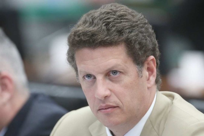 Salles quer que a nova redação da PEC não faça nenhuma distinção entre usuário e traficante, de modo a que ambos recebam a mesma punição pelo crime de porte ou posse de drogas./Bruno Spada / Câmara dos Deputados Salles quer que a nova redação da PEC não faça nenhuma distinção entre usuário e traficante, de modo a que ambos recebam a mesma punição pelo crime de porte ou posse de drogas./Bruno Spada / Câmara dos Deputados