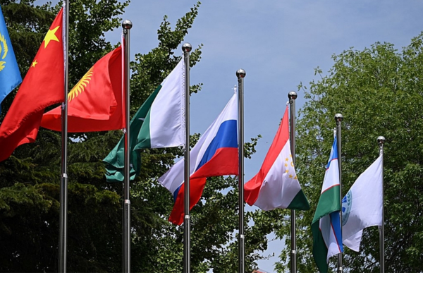 Bandeiras dos países Organização para Cooperação de Xangai (OCX)/Crédito: Greg Baker / AFP Bandeiras dos países Organização para Cooperação de Xangai (OCX)/Crédito: Greg Baker / AFP