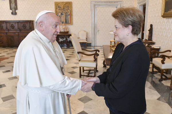 Papa Francisco e a ex-presidente da República e atual presidente do Novo Banco de Desenvolvimento (NBD), Dilma Rousseff/foto: Divulgação/Vatican Media Papa Francisco e a ex-presidente da República e atual presidente do Novo Banco de Desenvolvimento (NBD), Dilma Rousseff/foto: Divulgação/Vatican Media