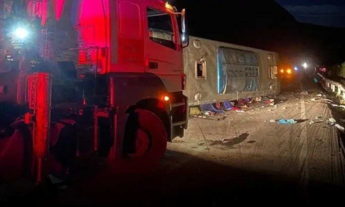 O acidente deixou ao menos sete mortos e outras dezenas de feridos/Foto: Divulgação/CBMMG O acidente deixou ao menos sete mortos e outras dezenas de feridos/Foto: Divulgação/CBMMG